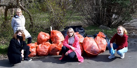 Powiększ grafikę: akcja-sprzatamy-dla-polski-265314.jpg