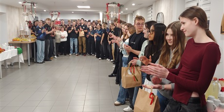 Powiększ grafikę: spotkanie-swiateczne-w-bursie-przy-ul-wyzwolenia-49-667036.jpg