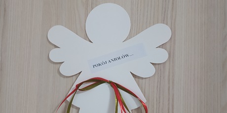 Powiększ grafikę: We wszystkich pokojach w budynku przy ul. Wyzwolenia 49  mieszkają Anioły…..