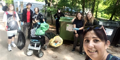 Powiększ grafikę: Jedna z wielu dostaw zebranych śmierci do punktu zbiórki