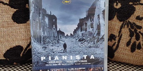 Powiększ grafikę: Na zdjęciu pudełko z filmem Pianista