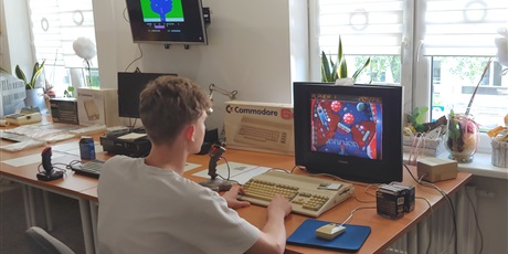 Powiększ grafikę: Pokazy Starych Komputerów "Retrokomputer".