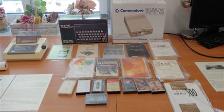 Powiększ grafikę: Pokazy Starych Komputerów "Retrokomputer".
