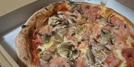 Powiększ grafikę: Pizza dla wszystkich wychowanków.