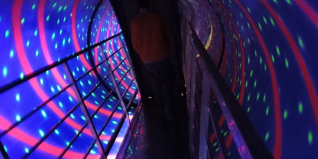 Powiększ grafikę: Tunel Voltex to prawdziwe wyzwanie dla utrzymania zmysłu równowagi.