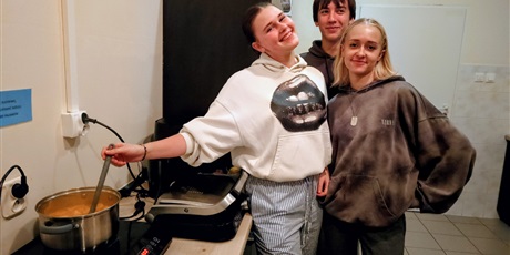 Wycinanie dyni na Halloween